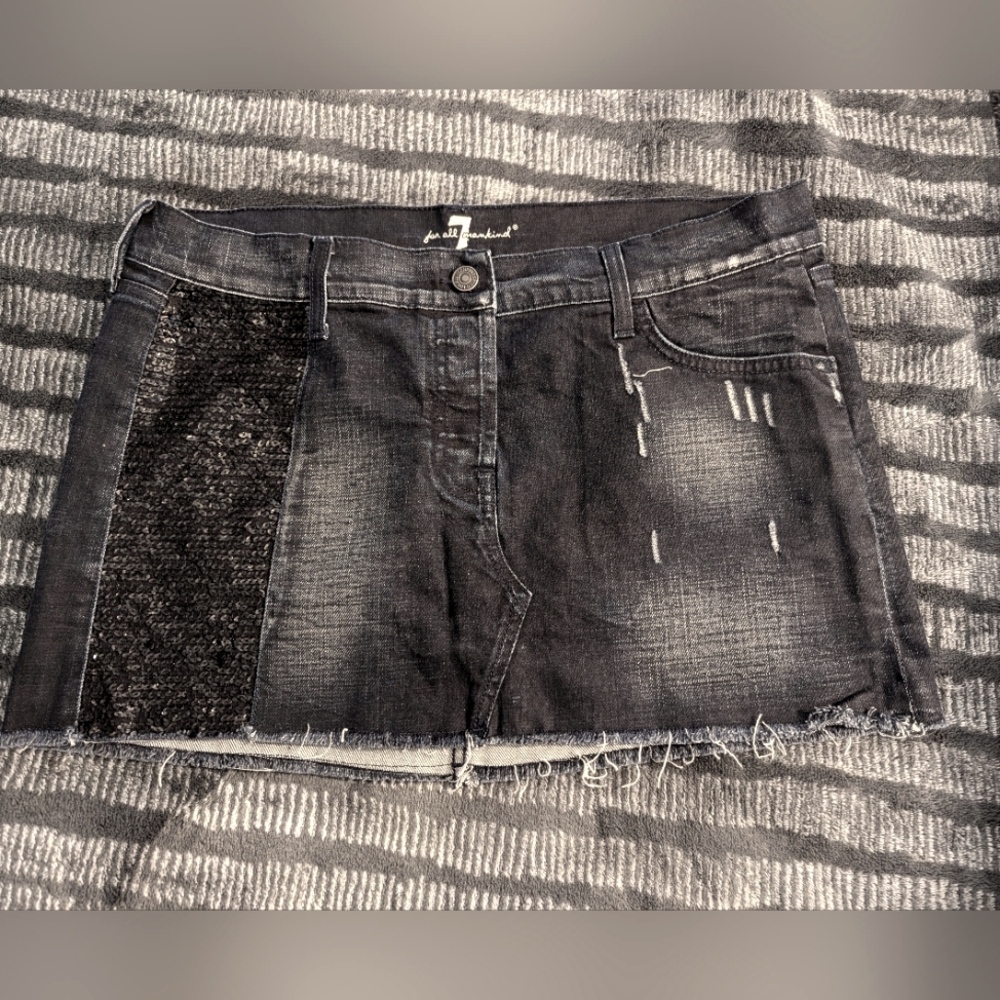 Cute Mini Skirt. Size 31. Jean skirt.